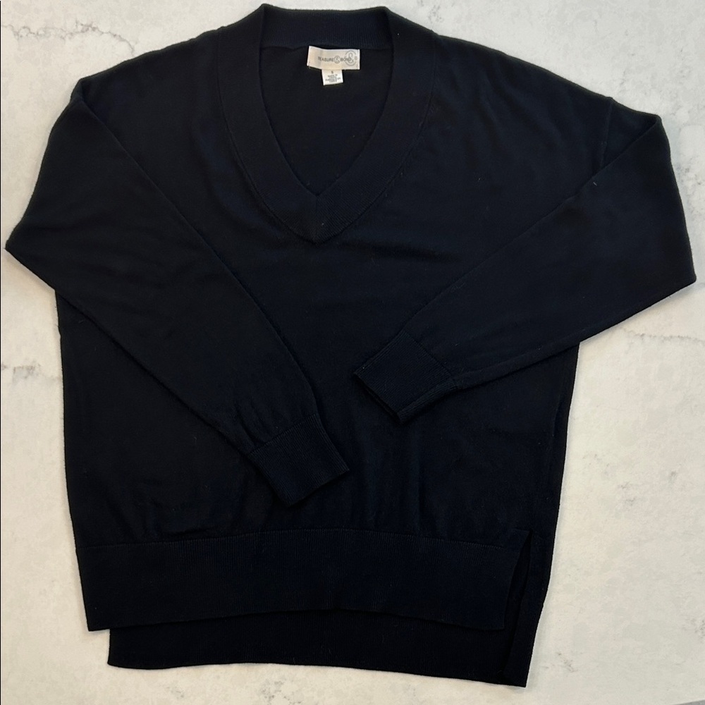 Treasure & Bond v neck sweater size S
